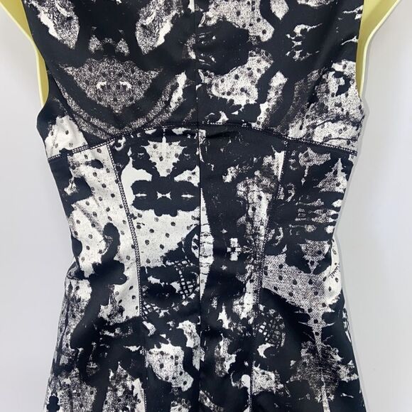 Just Cavalli Dress Black/ White Abstract Sheath Style Silk NWOT U.S.6 - Picture 8 of 10